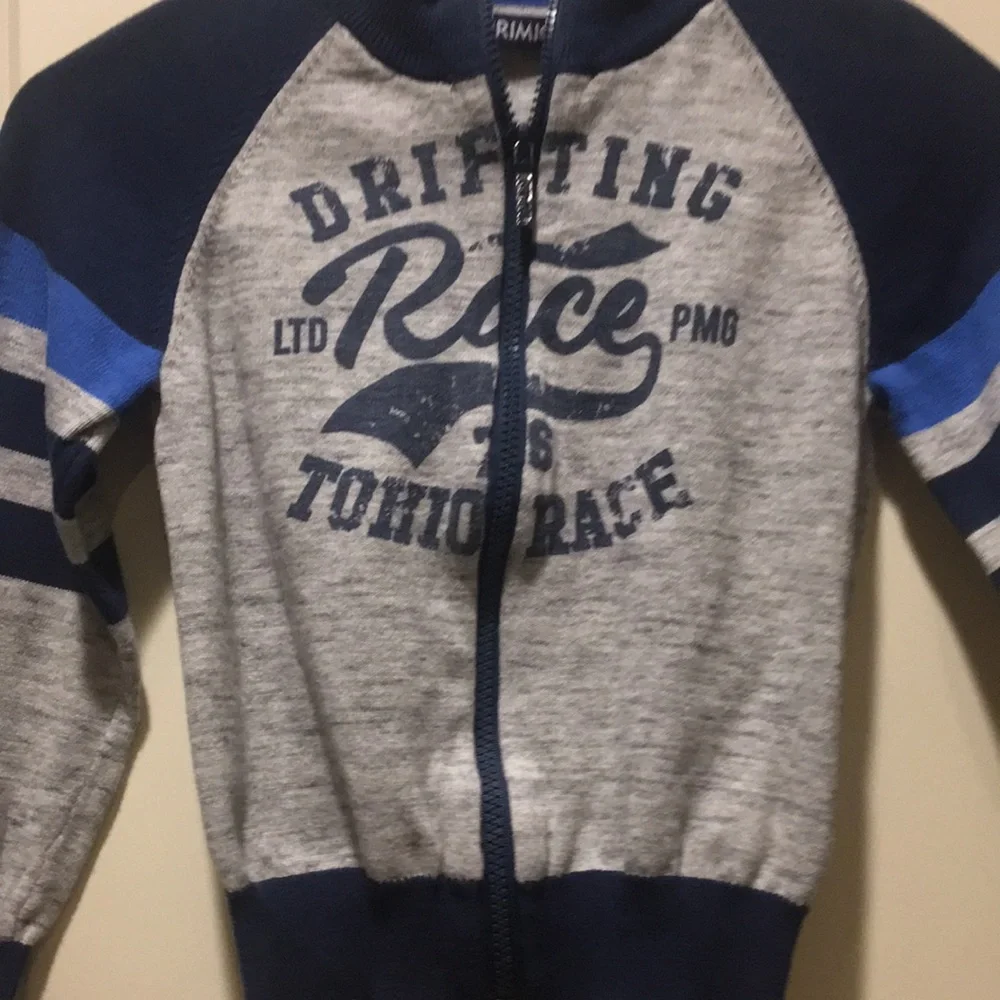 Like New! Primigi Kids zip up graphic sweater jacket long sleeves size 6 yrs